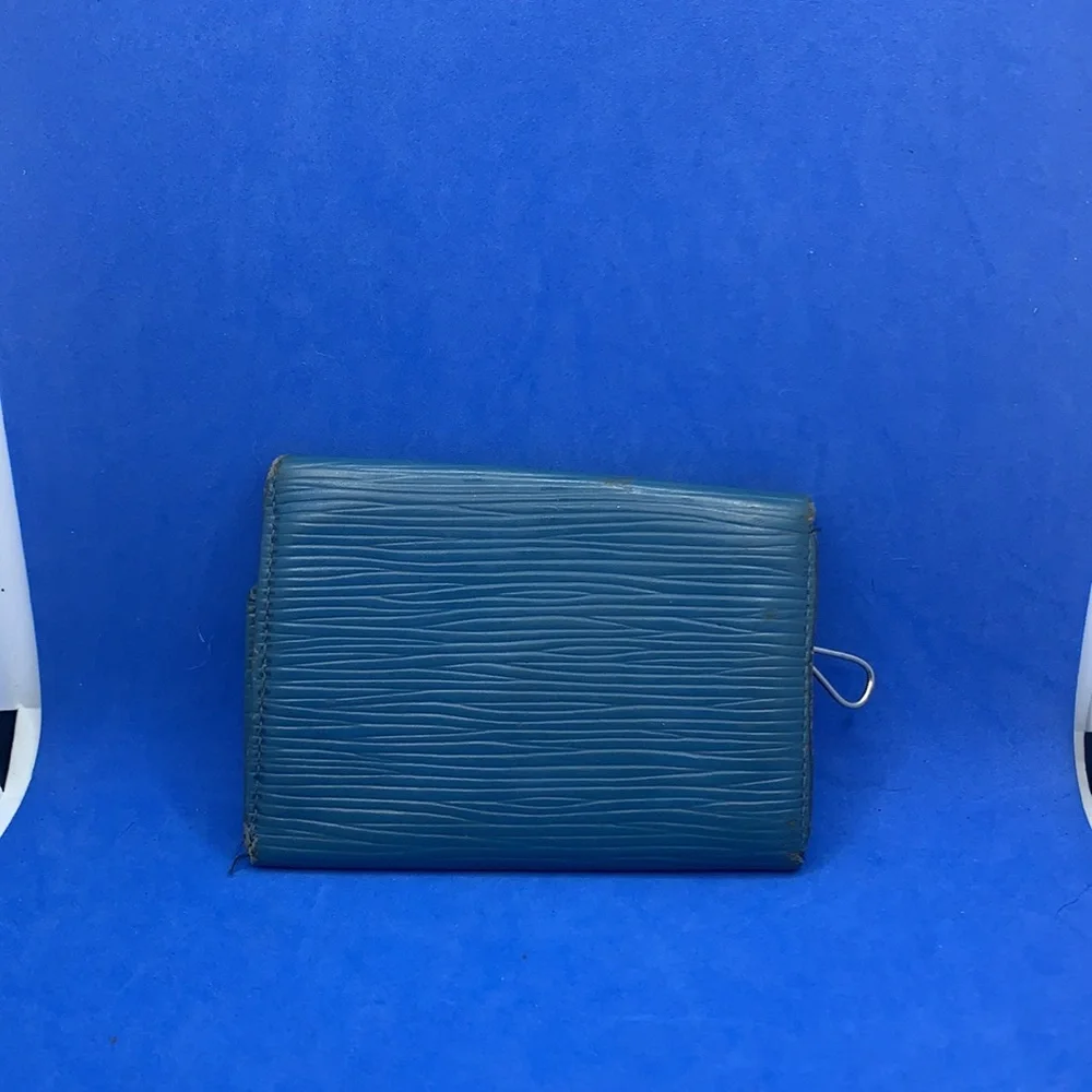 Louis‎ Vuitton Epi leather blue keychain Blue 6 key holder with snap closure